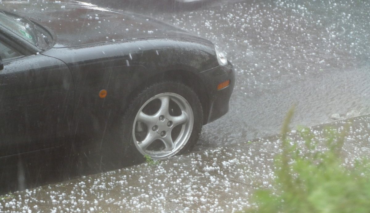 Cuándo cubre el seguro los daños causados en el coche por una tormenta de granizo