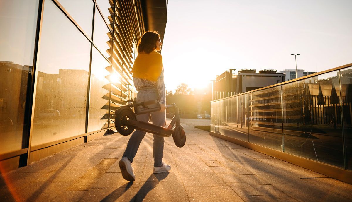 Estas son las multas más habituales que pueden recibir los usuarios de VMP y patinetes eléctricos. Foto iStock.