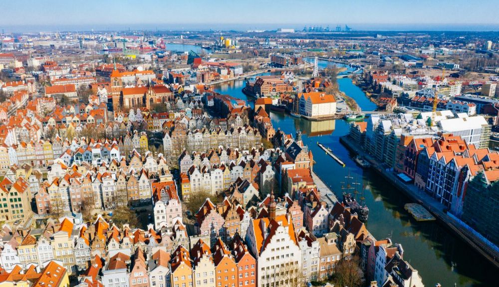 El casco antiguo de Gdansk, uno de los principales destinos turísticos de Polonia. El casco antiguo de Gdansk, uno de los principales destinos turísticos de Polonia.