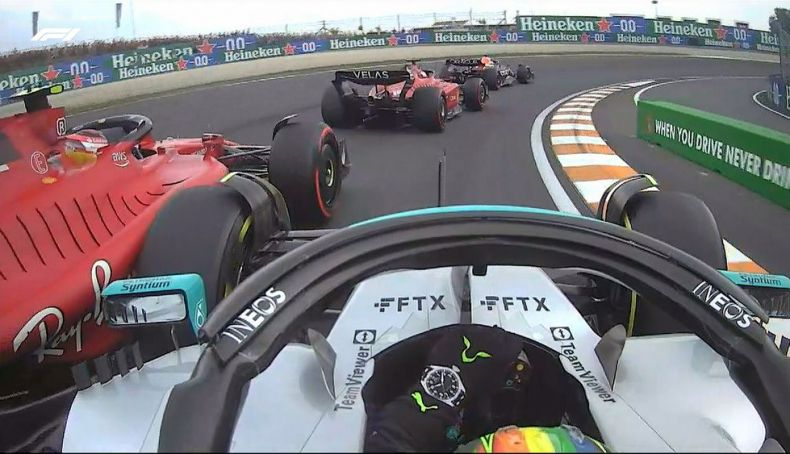 3 Hamilton llegó a contactar con el Ferrari de Sainz en la salida