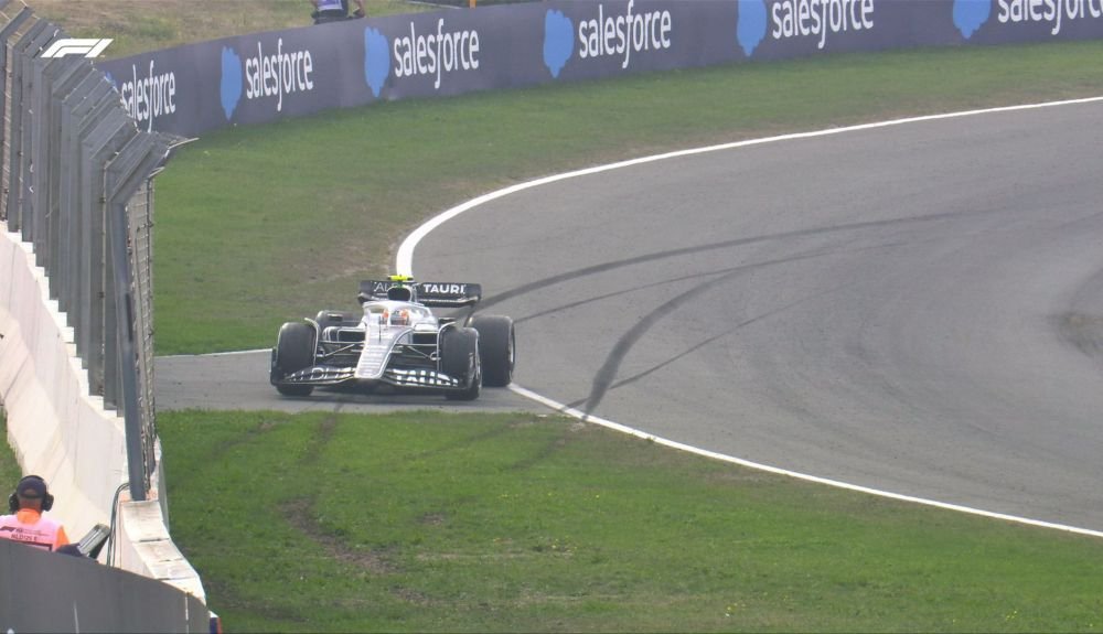 7 Tsunoda provoca la aparición del Virtual Safety Car