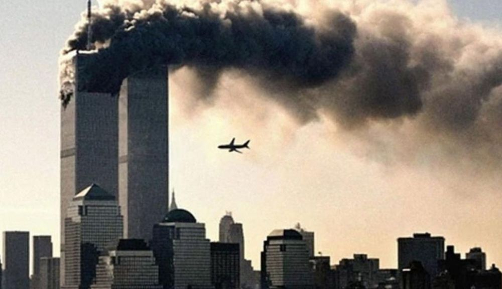 El segundo avión antes de impactar contra una de las Torres Gemelas. El segundo avión antes de impactar contra una de las Torres Gemelas.