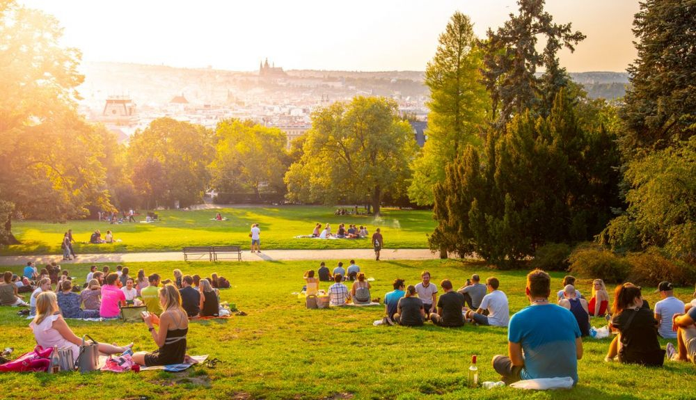 Puesta de sol en los jardines de Rieger, Riegrovy sady, en Praga