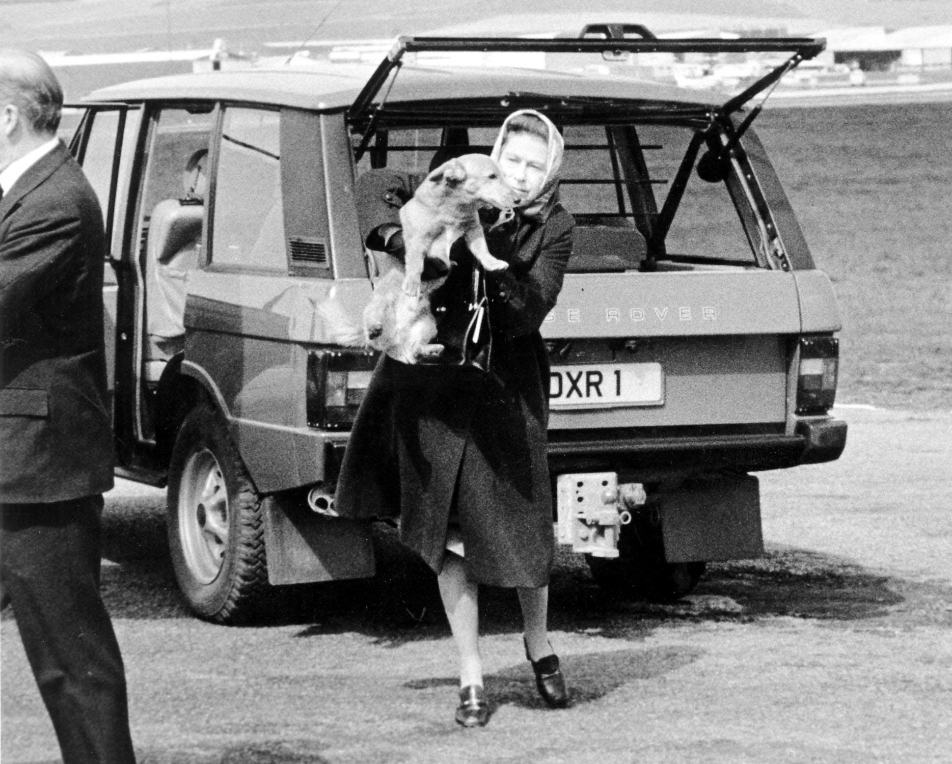 La Reina Isabel II y la historia del automóvil