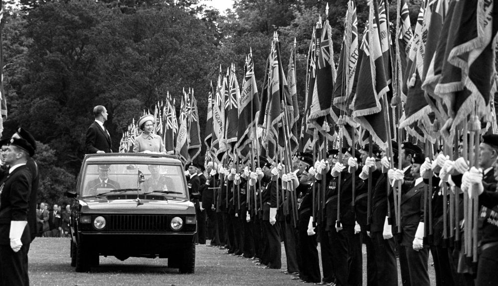 La Reina Isabel II y la historia del automóvil