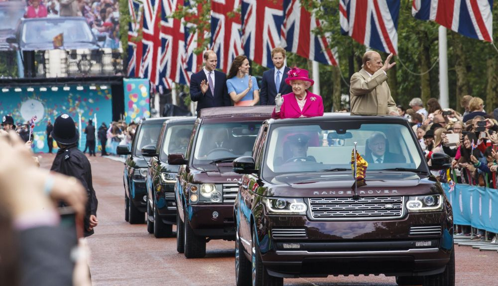 La Reina Isabel II y la historia del automóvil