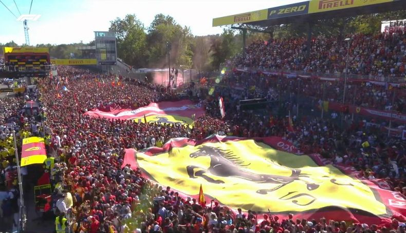 A pesar de la victoria de Verstappen los tifosi aclamaron a Ferrari A pesar de la victoria de Verstappen los tifosi aclamaron a Ferrari