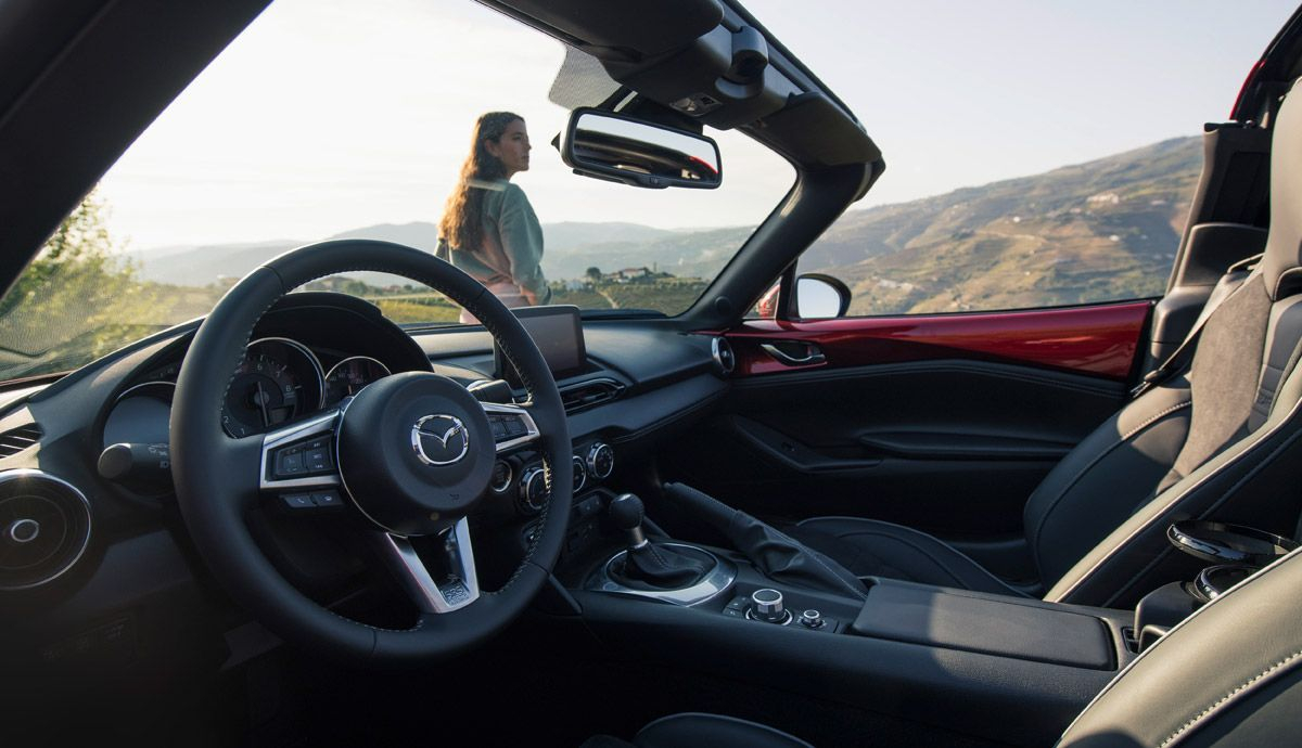 El Mazda MX 5 siempre ha estado asociado a unos valores de pureza y diversión al volante, y seguro que lo seguirá estando en su próxima generación. El Mazda MX 5 siempre ha estado asociado a unos valores de pureza y diversión al volante, y seguro que lo seguirá estando en su próxima generación.