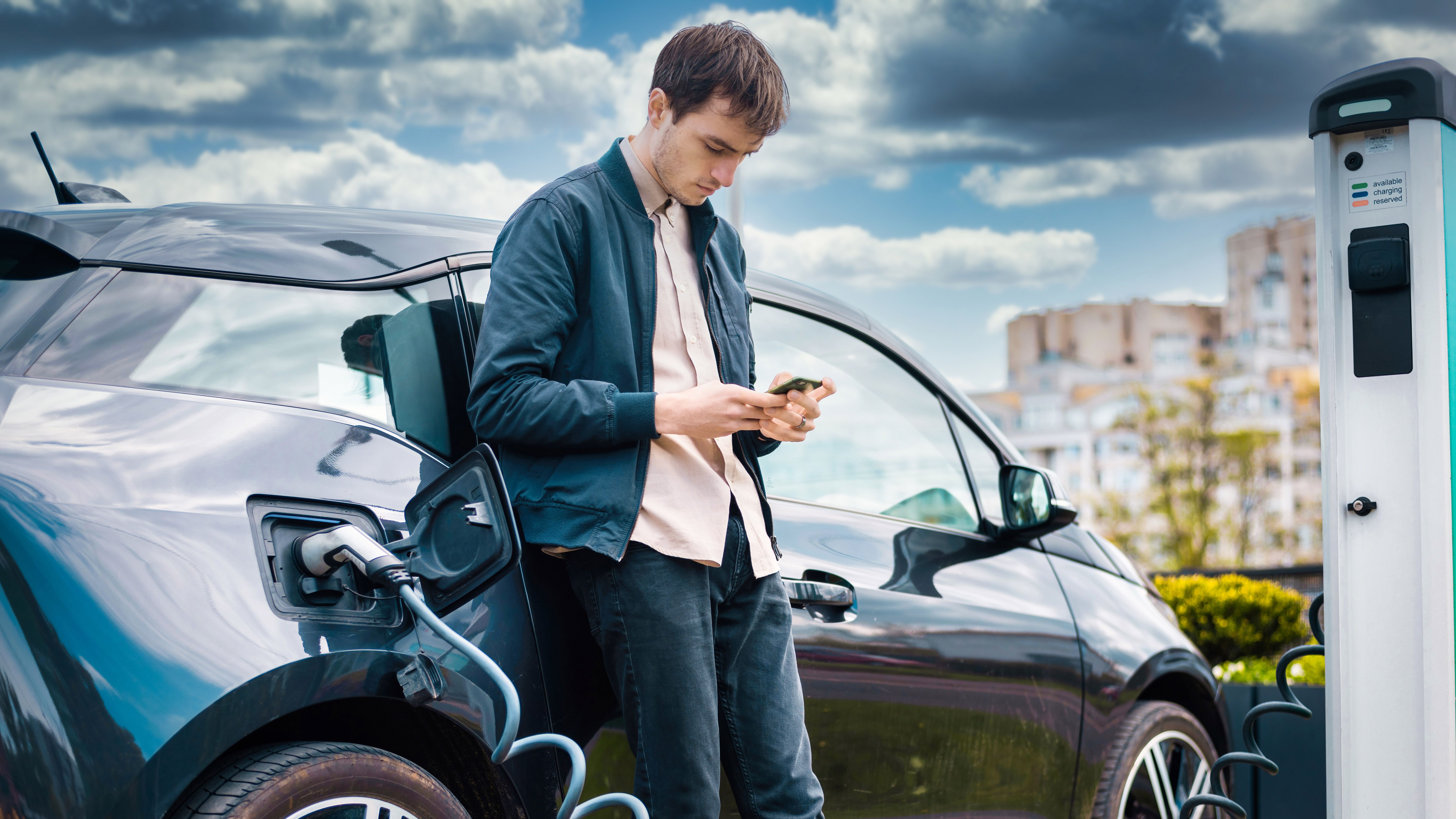 El coche eléctrico es el único tipo de vehículo cuyas ventas no dejan de crecer.