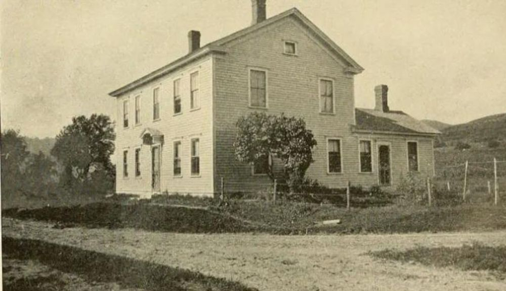 La casa de la infancia de Susan B. Anthony, fotografiada en 1897. La casa de la infancia de Susan B. Anthony, fotografiada en 1897.