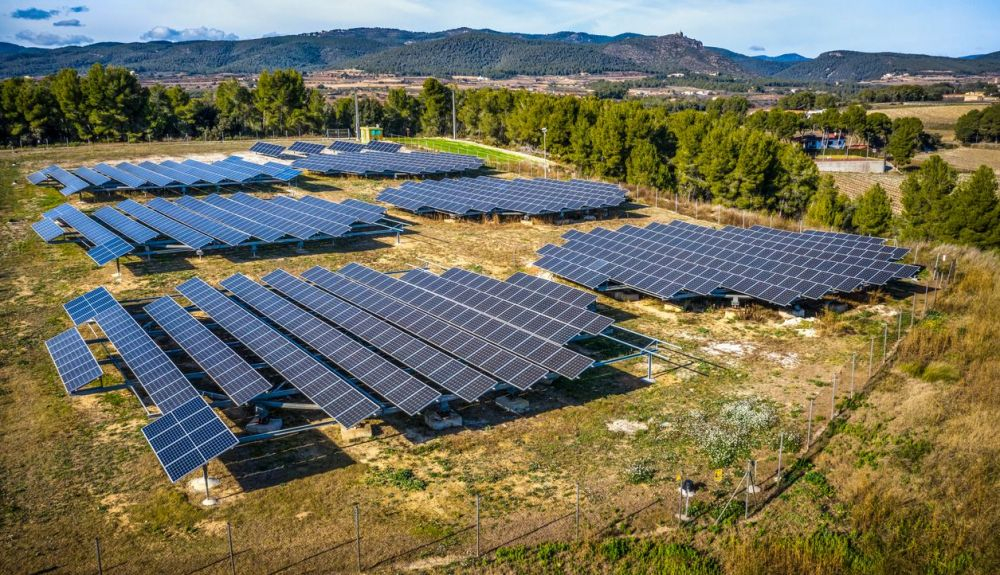 El informe señala que la ampliación de las tecnologías ecológicas clave seguirá reduciendo sus costos. El informe señala que la ampliación de las tecnologías ecológicas clave seguirá reduciendo sus costos.