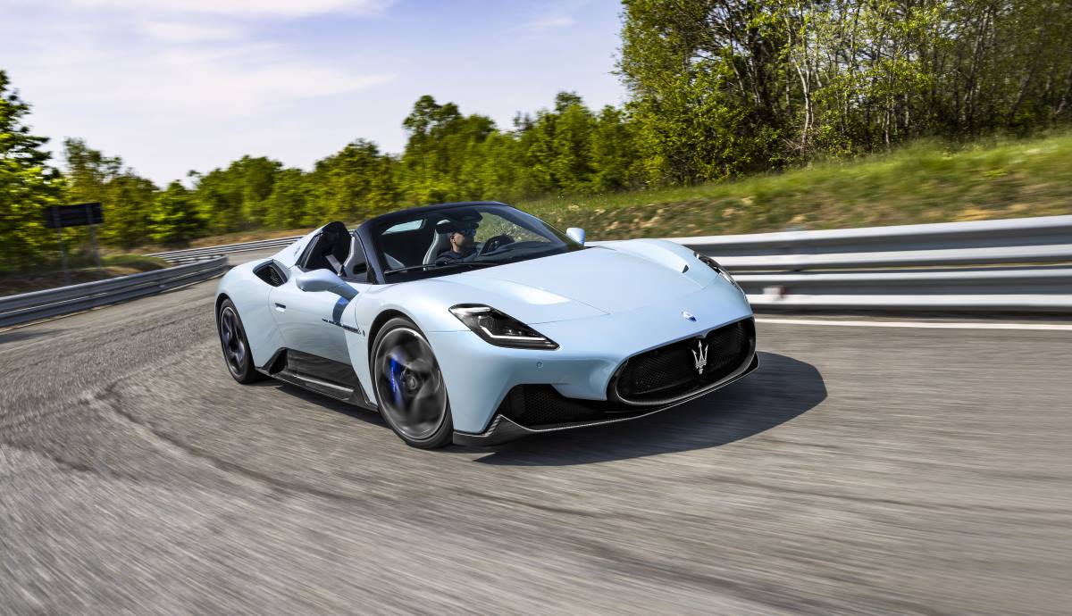 Maserati MC20 Cielo dynamic(10)