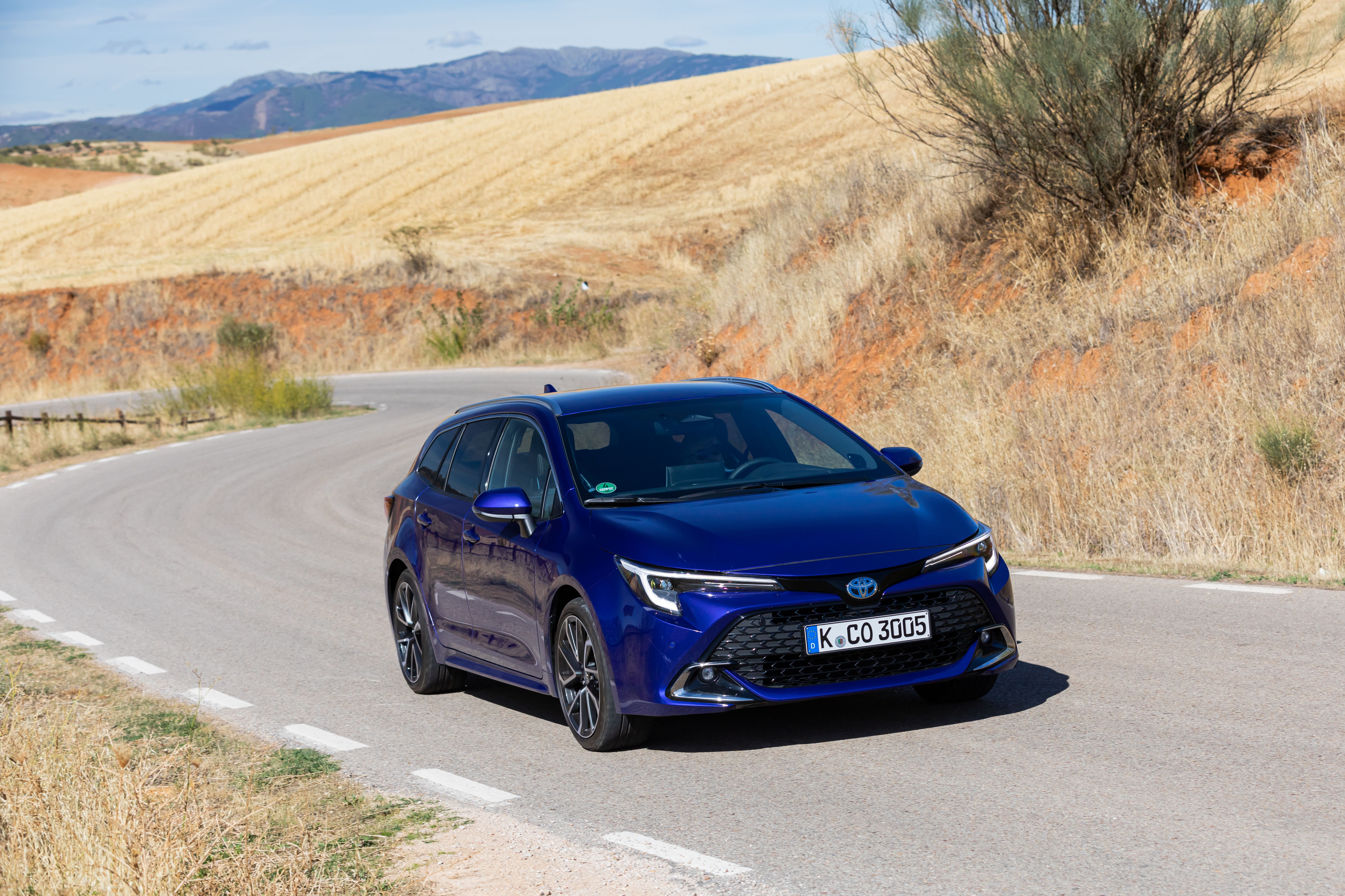 Probamos el Toyota Corolla 2023 y sí, un híbrido puede ser