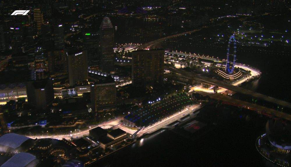 Vista aérea nocturna del circuito de Marina Bay