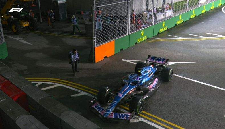 4 Alonso abandona cuando era sexto con problemas de motor