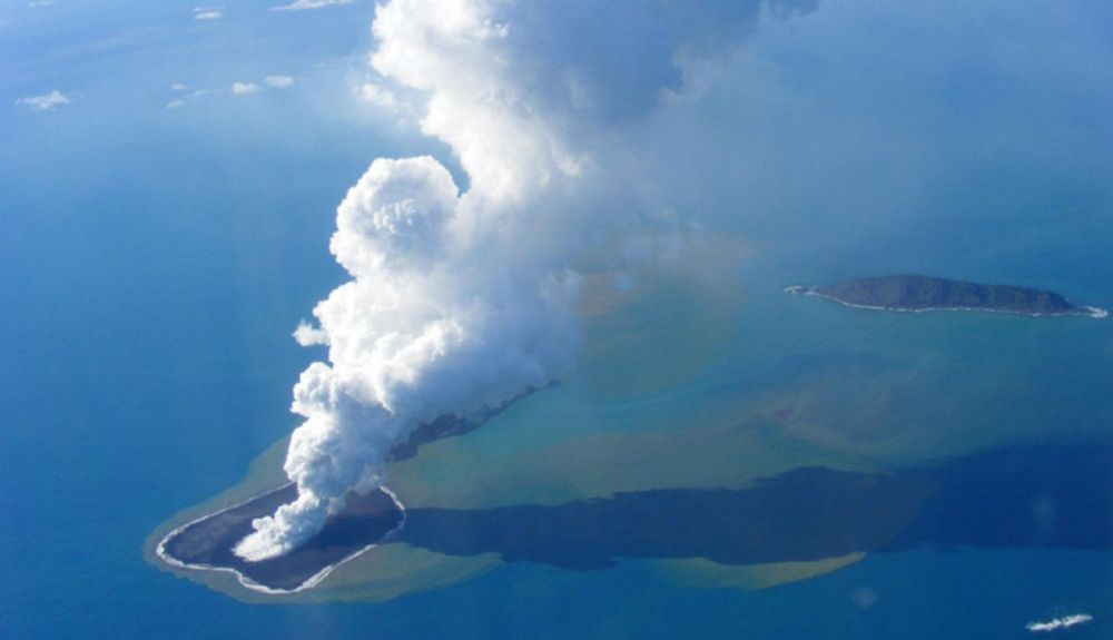 Las columnas volcánicas bajo el agua enviaron cantidades sustanciales de agua a la estratosfera. Las columnas volcánicas bajo el agua enviaron cantidades sustanciales de agua a la estratosfera.
