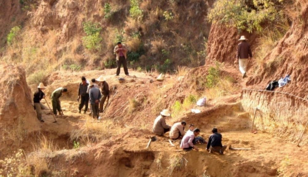 Excavación cerca del pueblo de Leilao en Yunnan, China, donde se han encontrado los restos. (2)