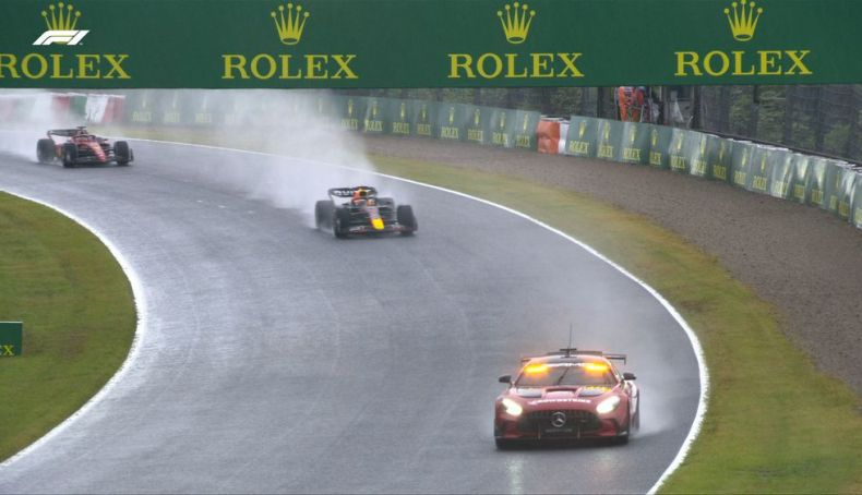 3 Se dio la salida lanzada tras el coche de seguridad