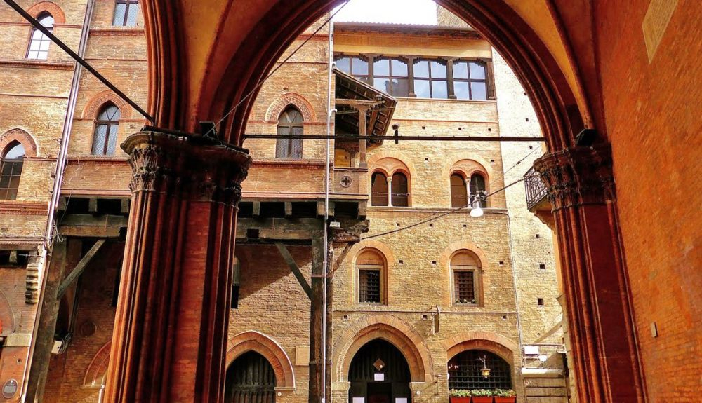 Pórticos de Casa Reggiani. Pórticos de Casa Reggiani.