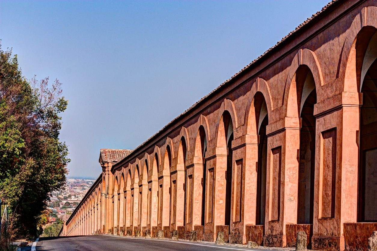 El Pórtico di San Luca es un símbolo religioso y de la ciudad de Bolonia.
