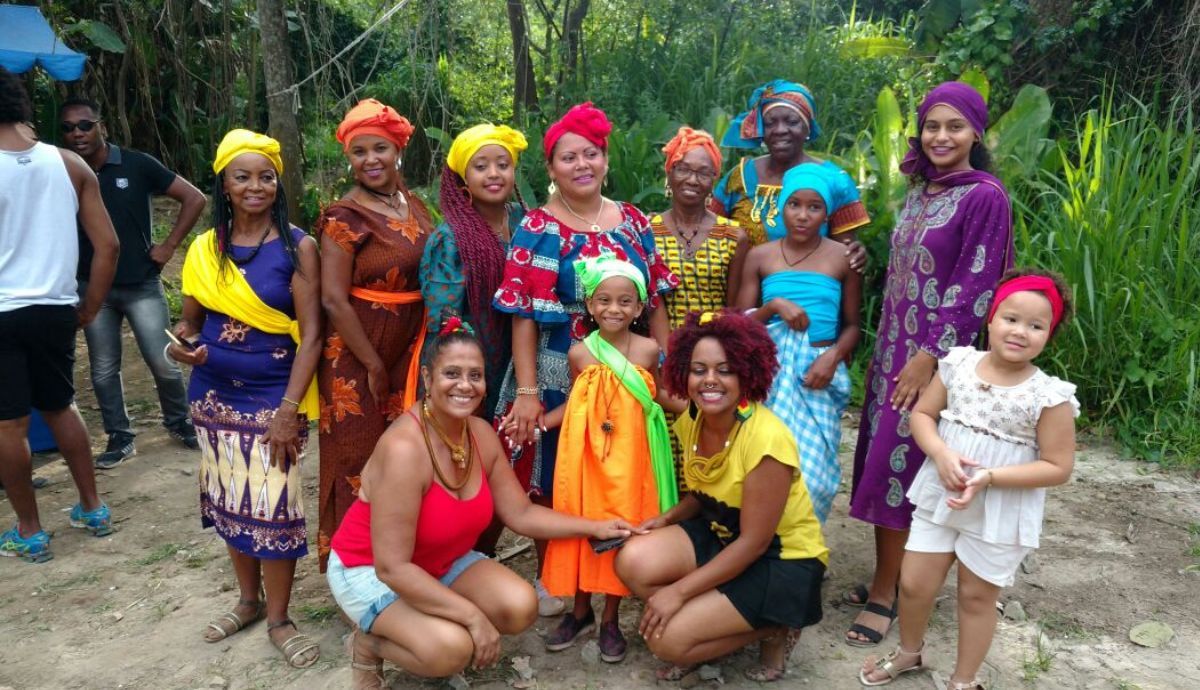 Mujeres pertenecientes a uno de los muchos quilombos que existen en Brasil.
