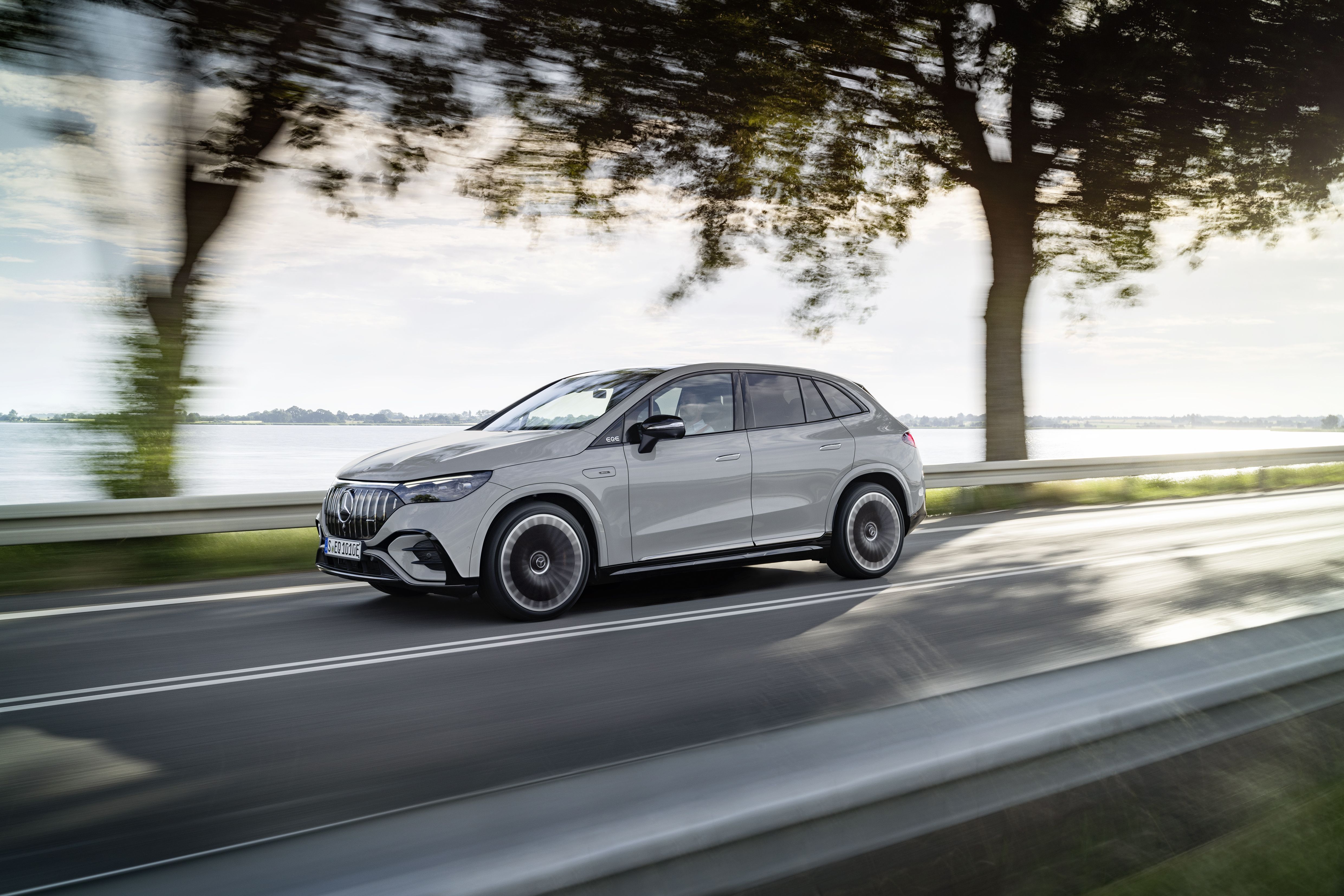 Mercedes EQE SUV