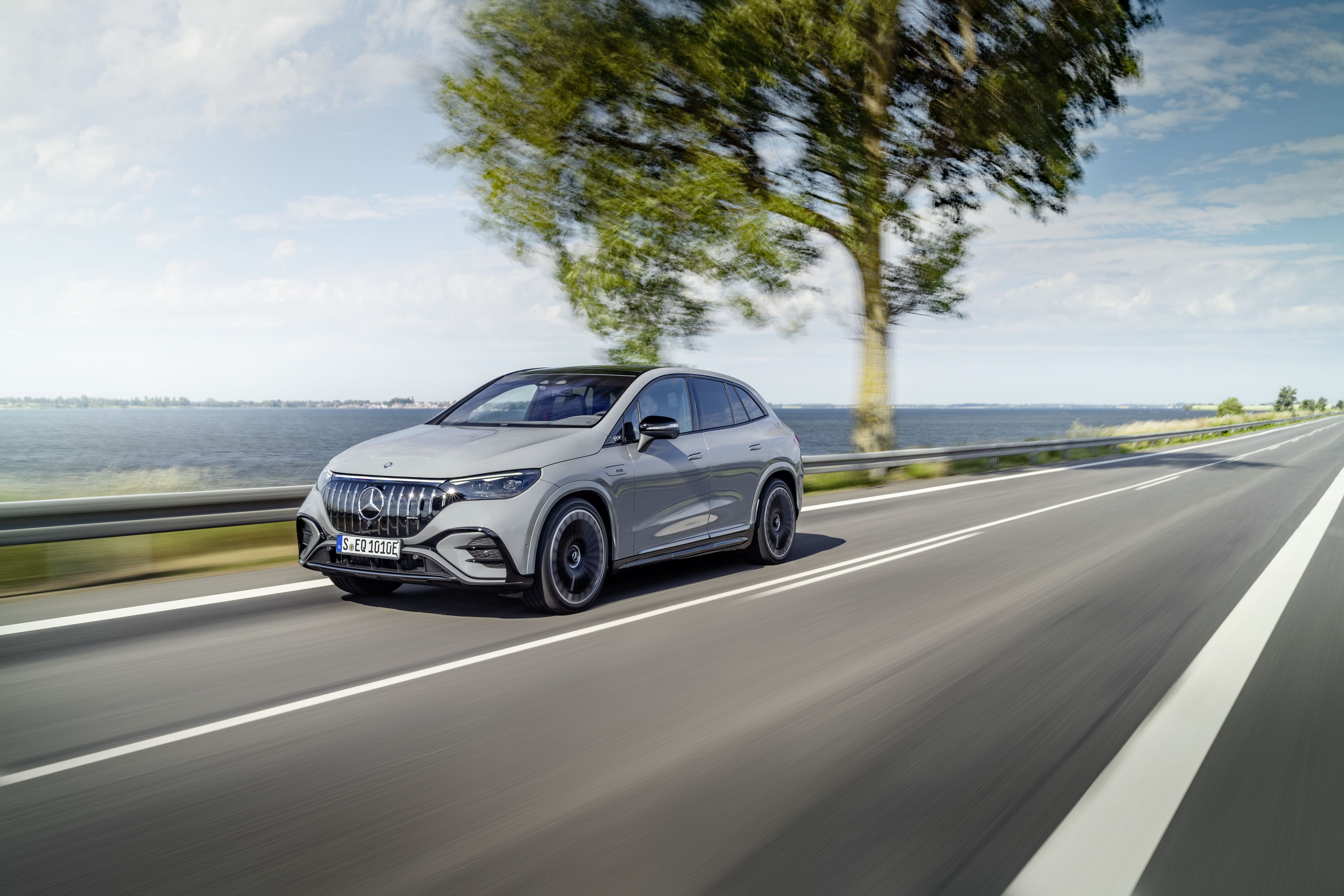 Mercedes EQE SUV