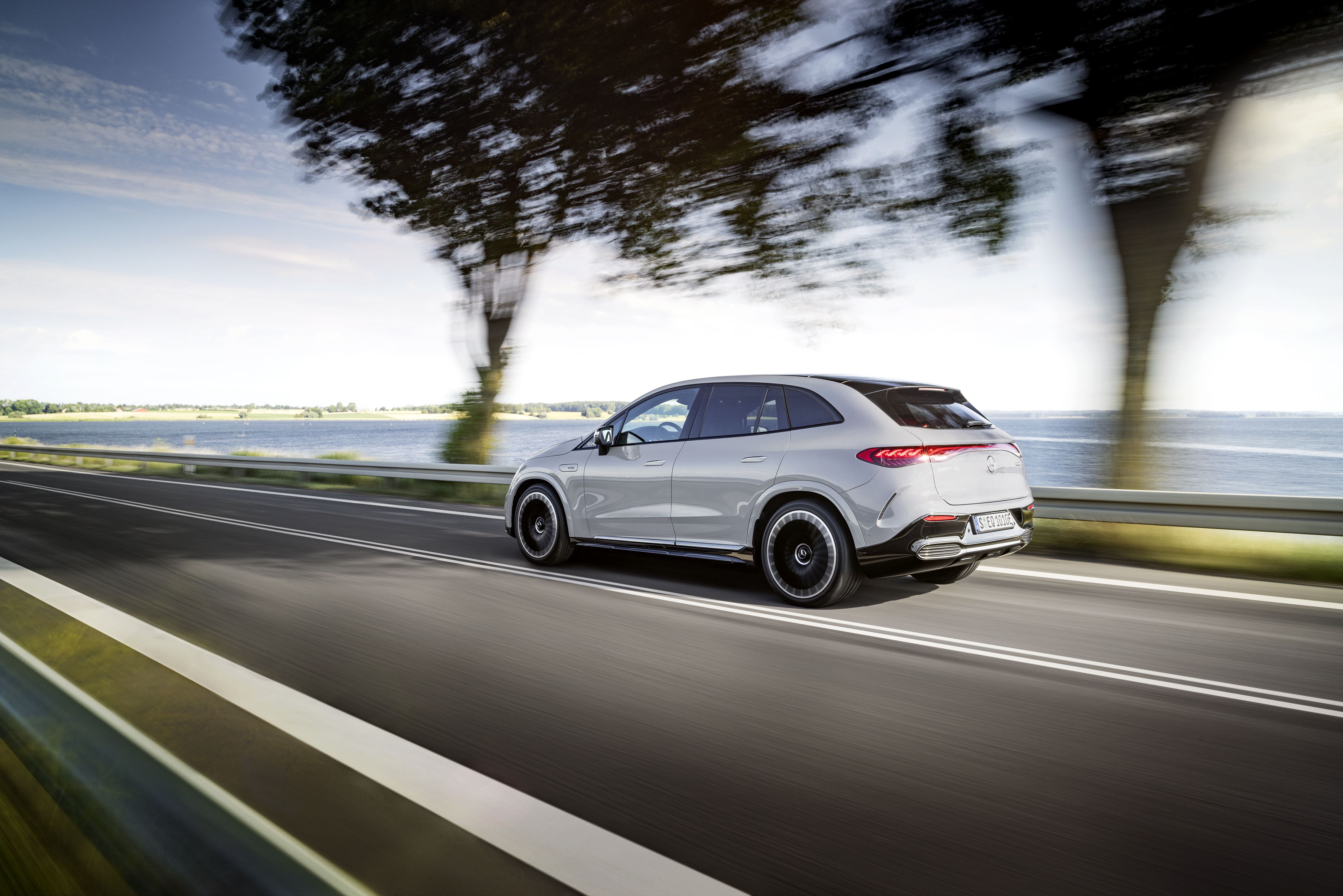 Mercedes EQE SUV