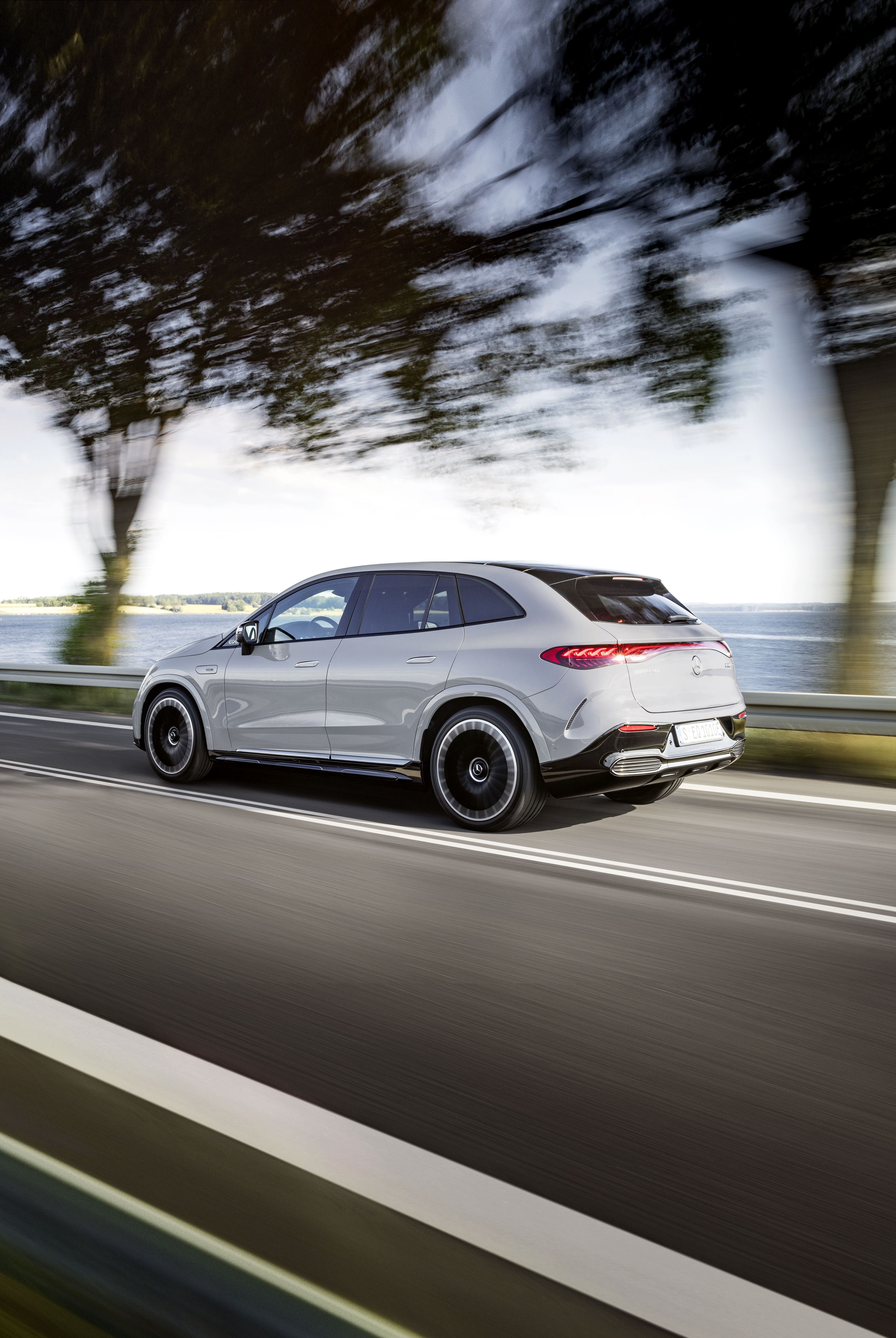 Mercedes EQE SUV