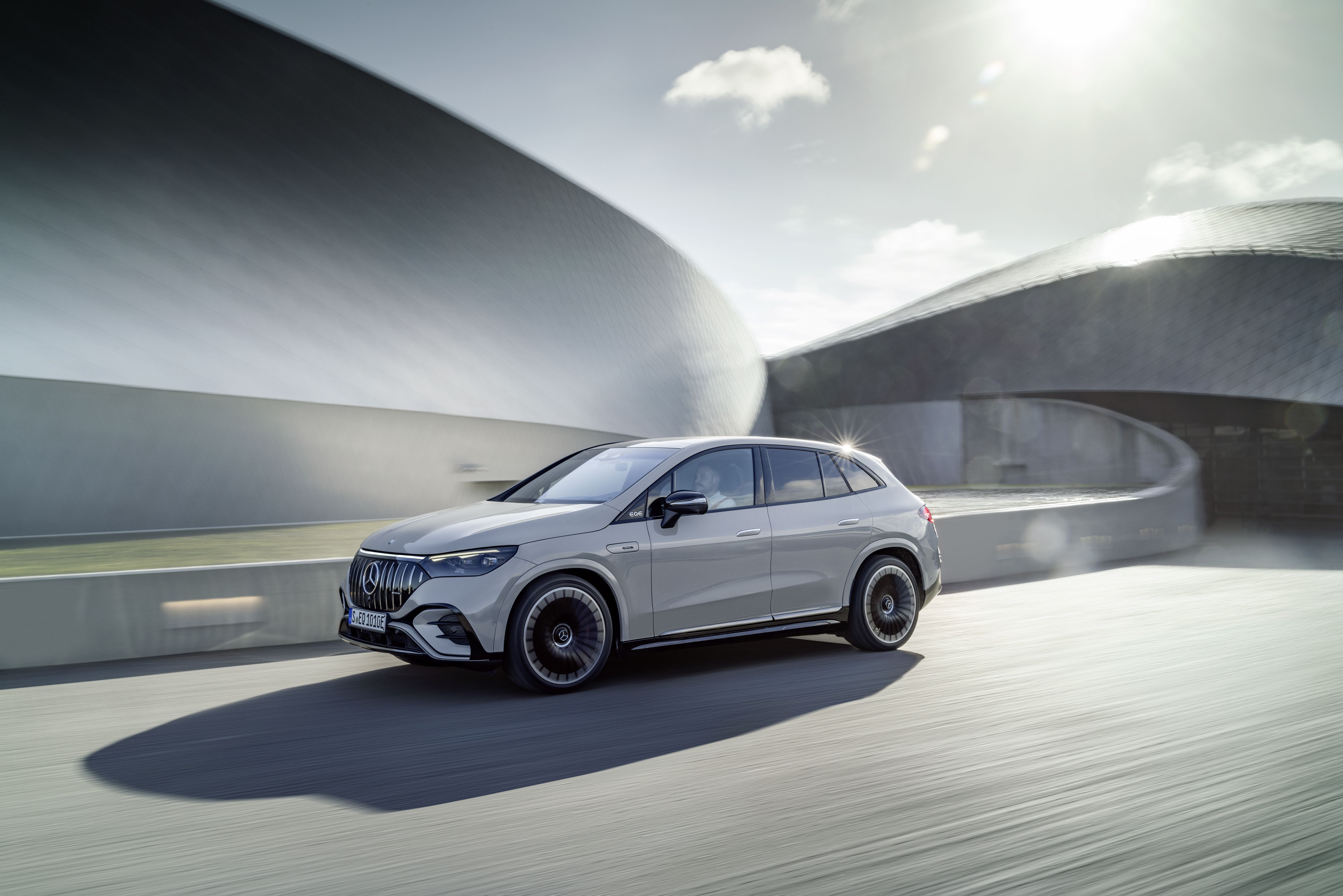 Mercedes EQE SUV