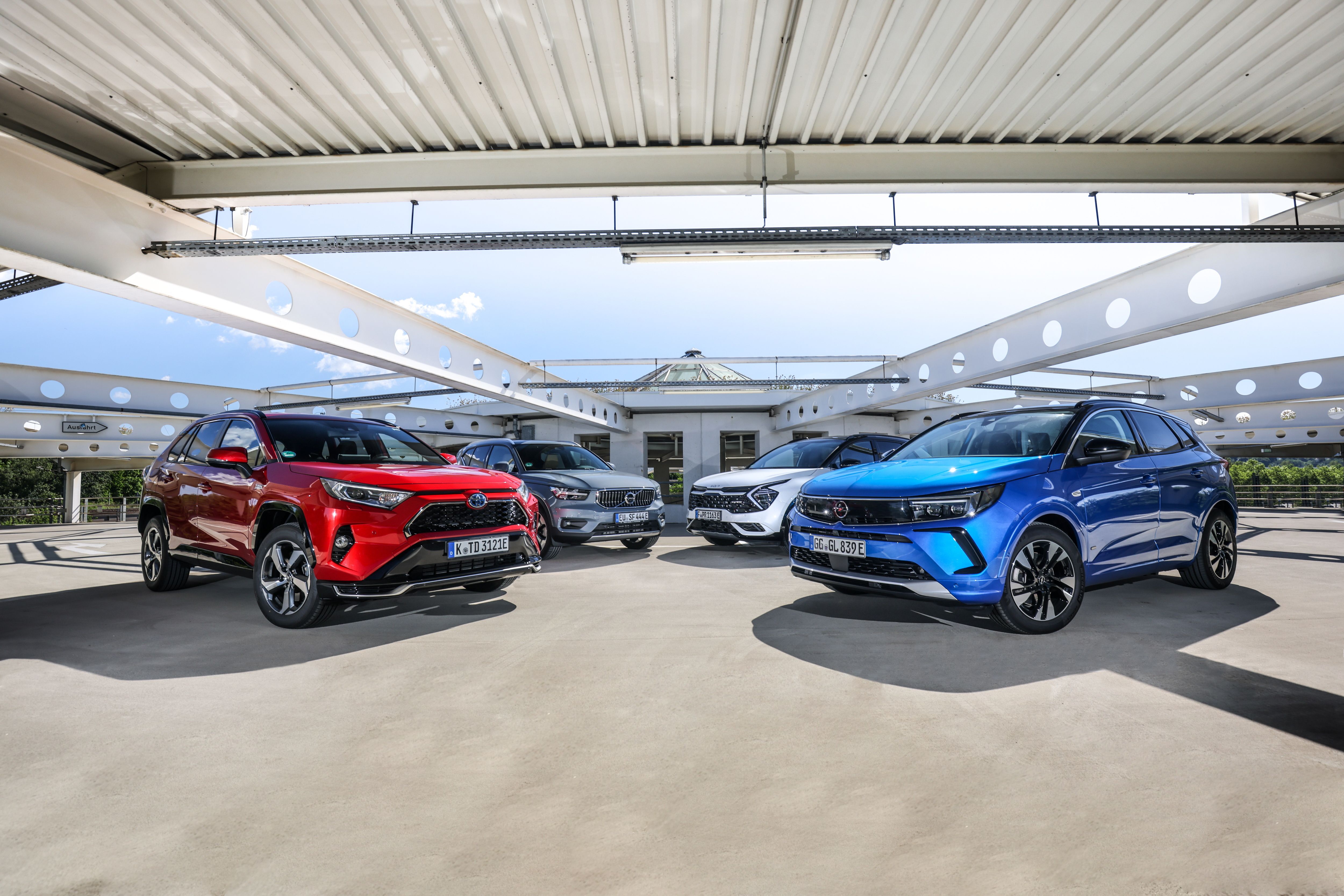 Kia Sportage, Opel Grandland, Toyota RAV4 y Volvo XC40