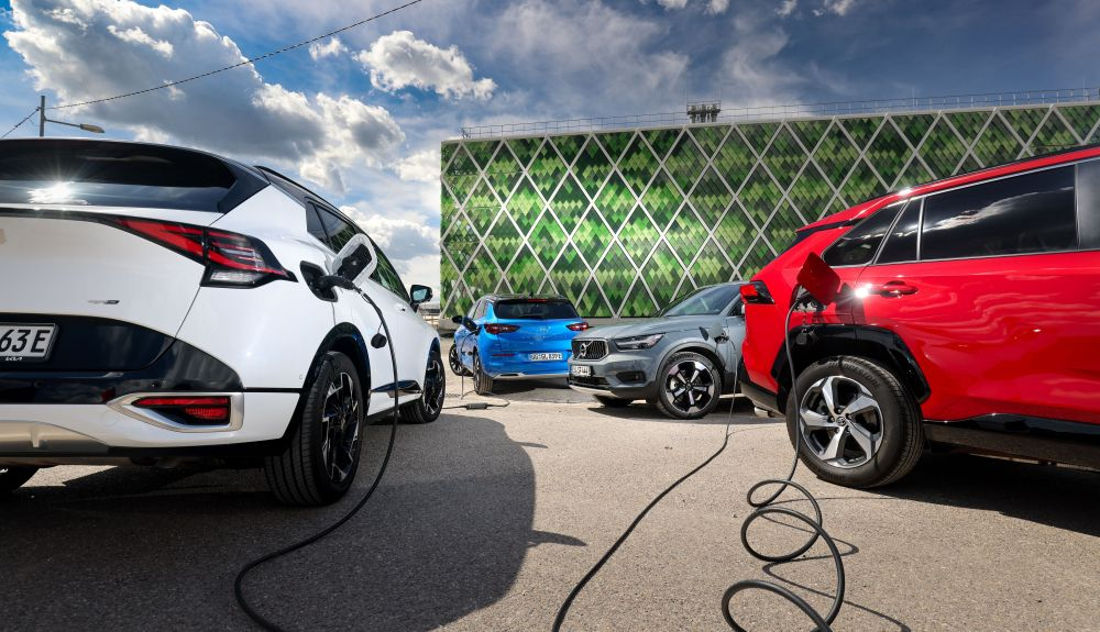 Kia Sportage, Opel Grandland, Toyota RAV4 y Volvo XC40