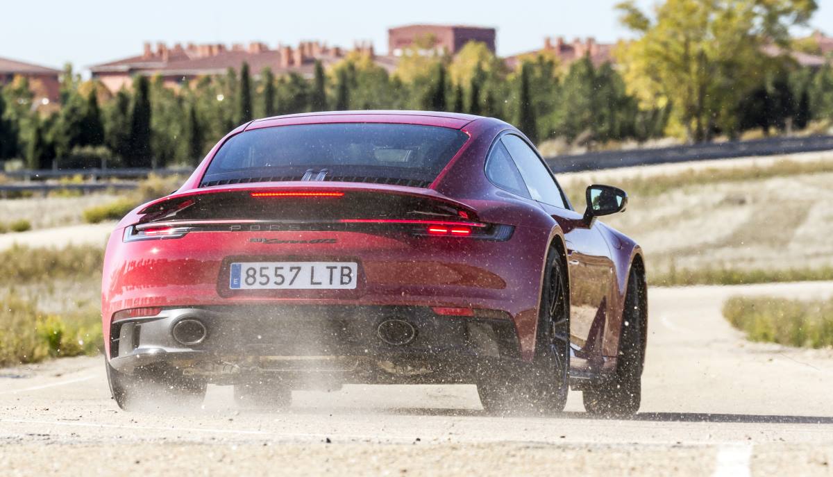 34 PORSCHE 911 GTS