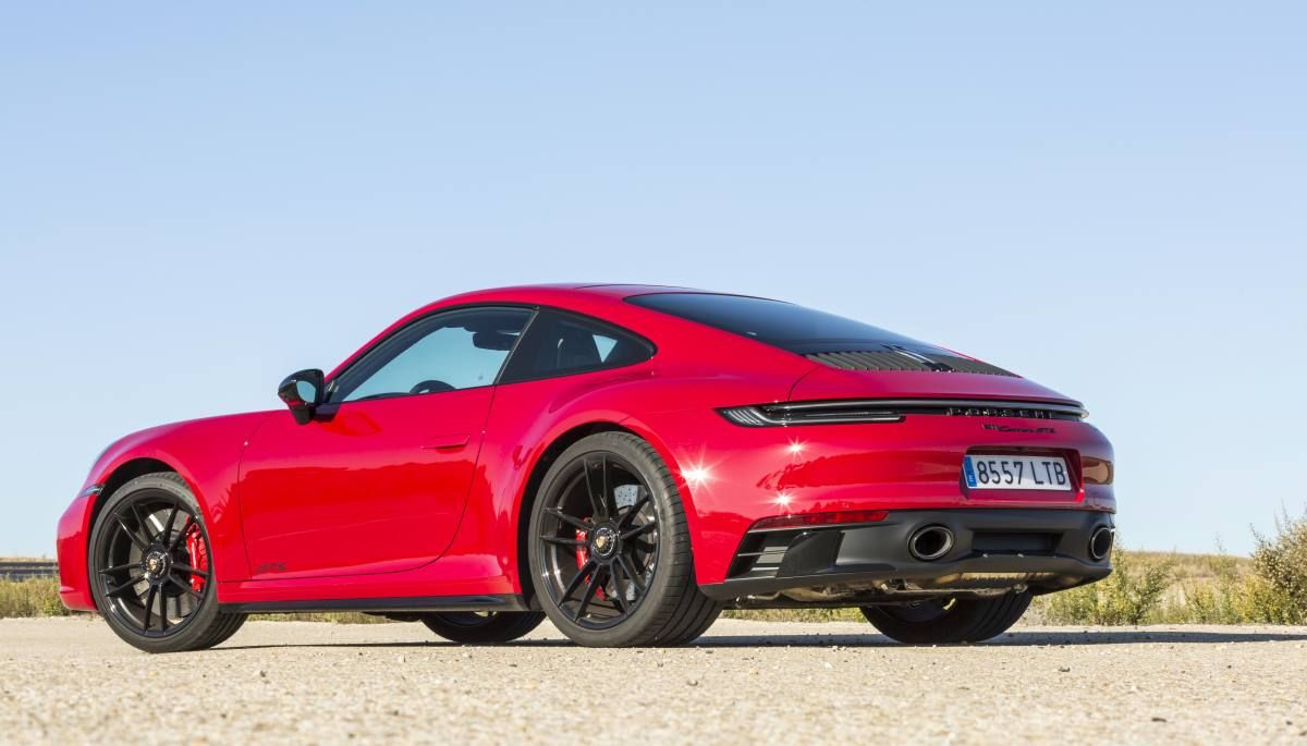 Porsche 911 Carrera GTS 2