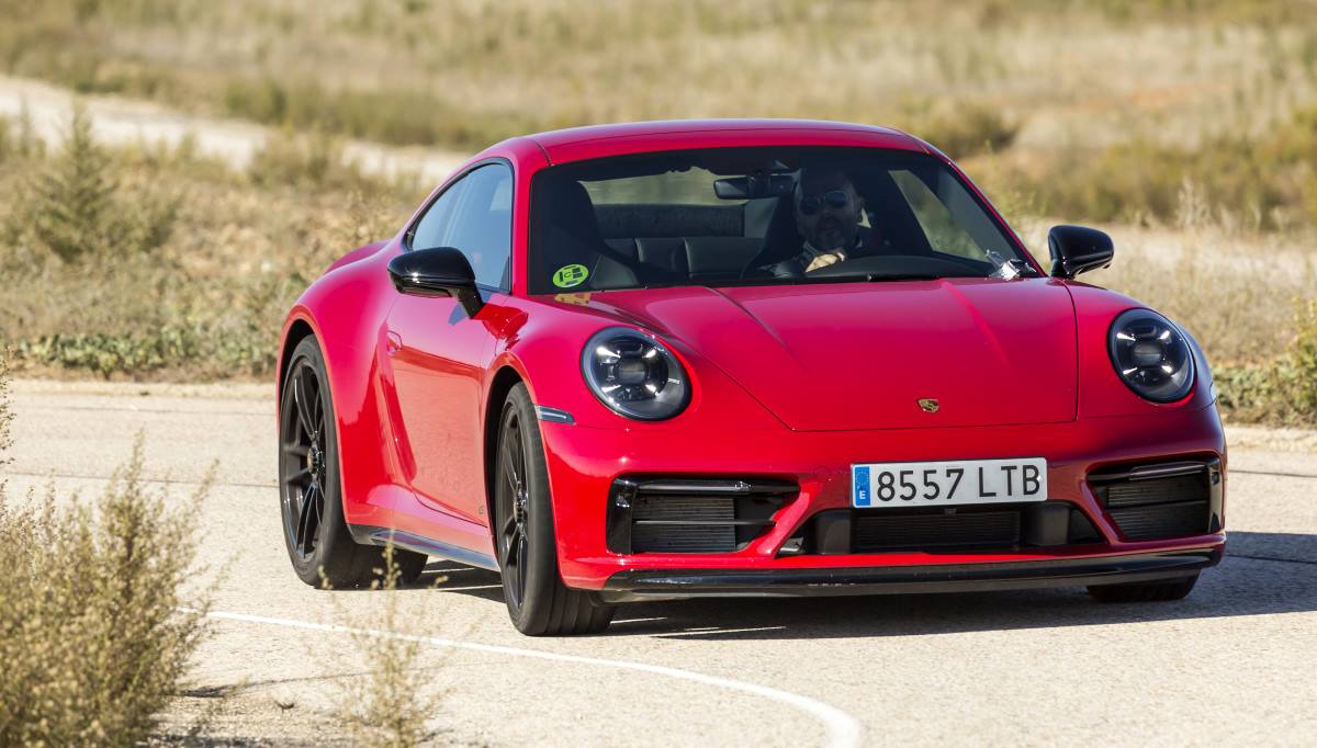 Porsche 911 Carrera GTS 6