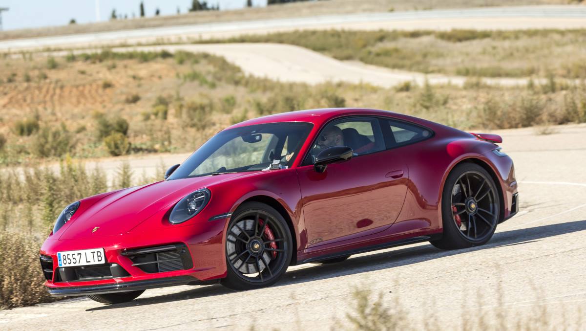 Porsche 911 Carrera GTS 7