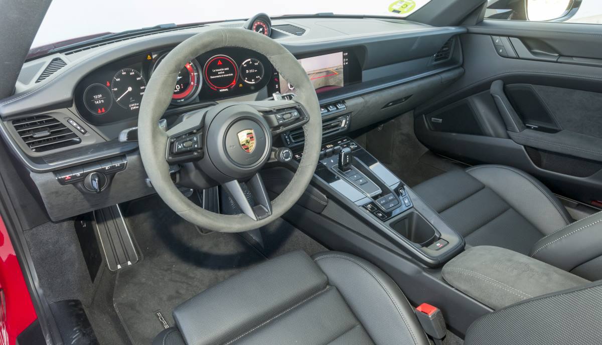 Porsche 911 Carrera GTS 9