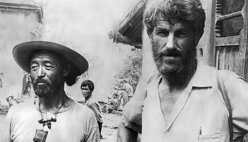 Edmund Hillary y Tenzing Norgay alcanzaron el Everest el 29 de mayo de 1953. Edmund Hillary y Tenzing Norgay alcanzaron el Everest el 29 de mayo de 1953.