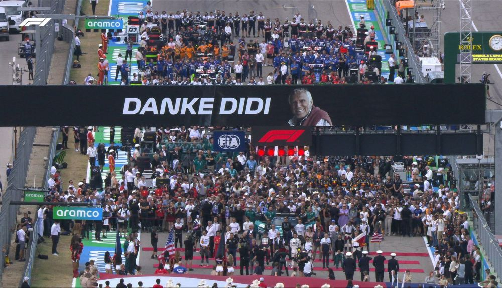 1 Homenaje a Dietrich Mateschitz en la parrilla de salida