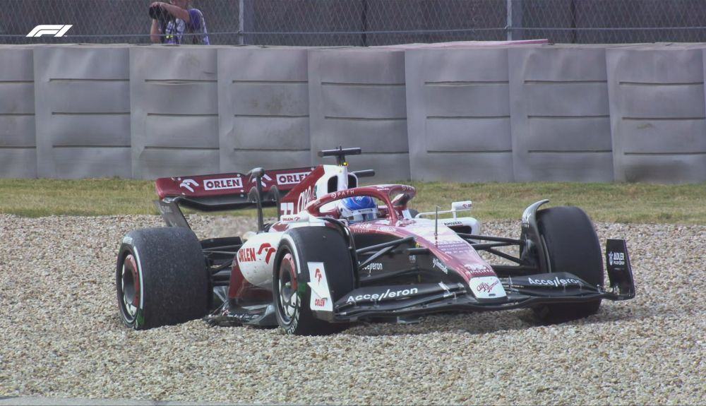 5 Salida de pista de Bottas y coche de seguridad en pista