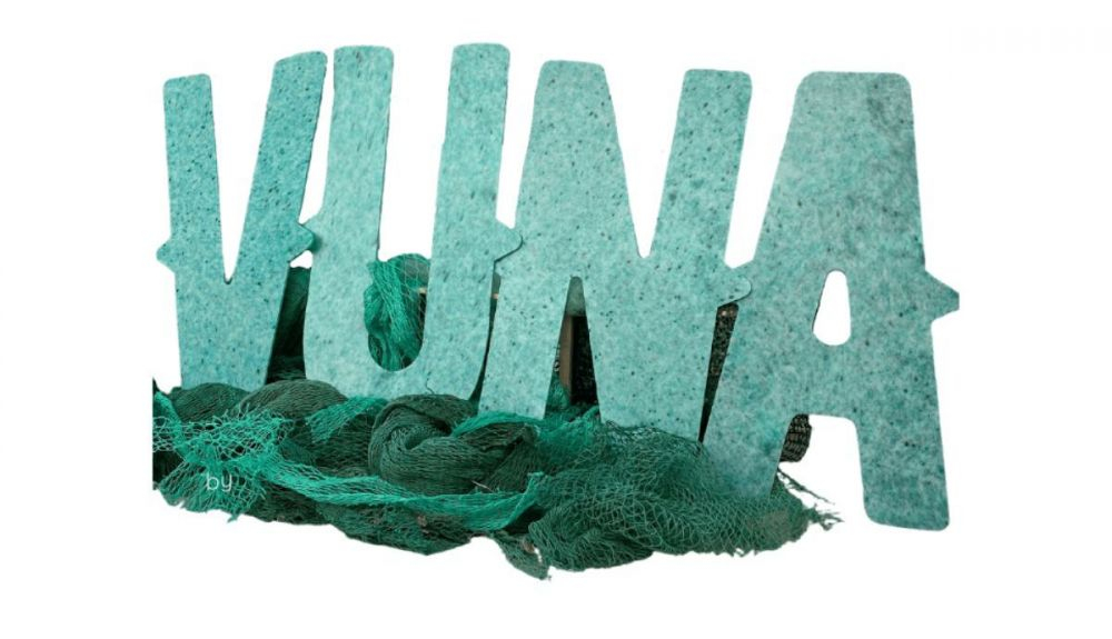 Letras corporativas que se elaboran con redes de pesca que se han retirado del fondo del mar. Letras corporativas que se elaboran con redes de pesca que se han retirado del fondo del mar.