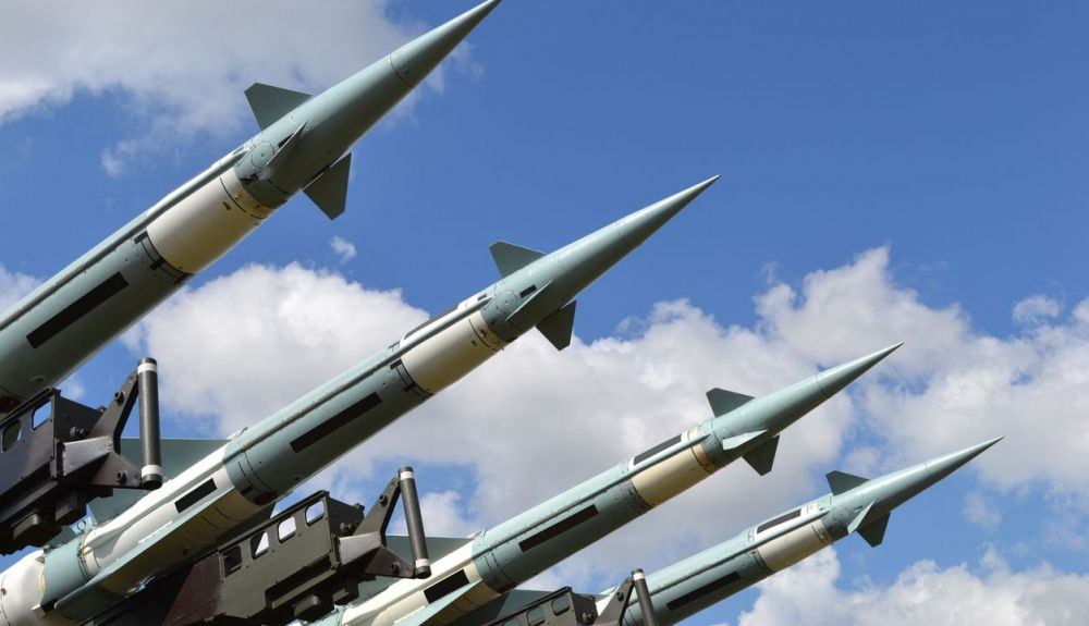 La principal preocupación para el público en general viene por un posible resurgimiento de los conflictos militares. La principal preocupación para el público en general viene por un posible resurgimiento de los conflictos militares.