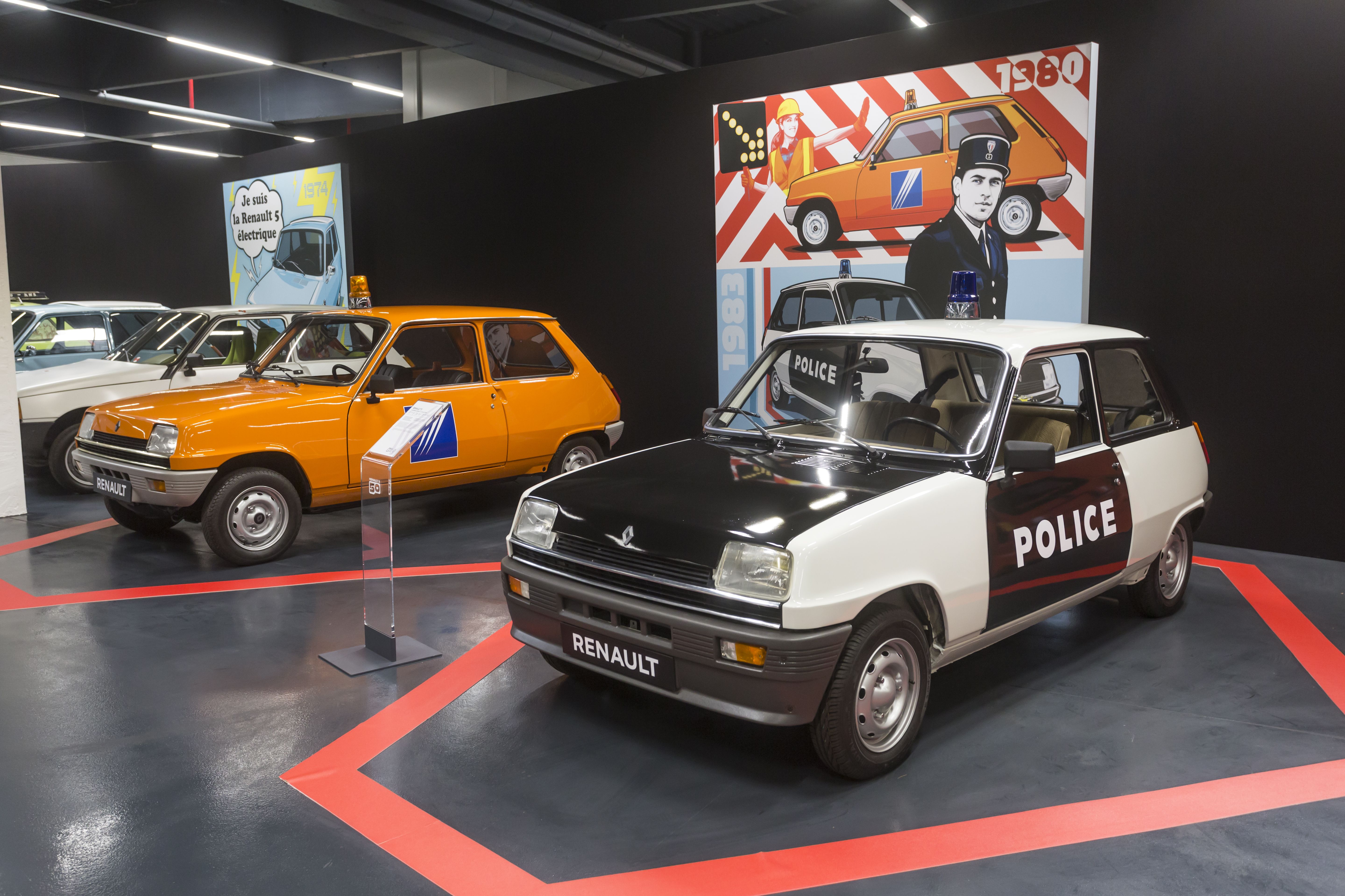 28 R5 Police 1980 50 AÑOS EXPO