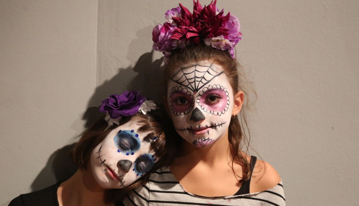 El CNOO alerta de los riesgos que los complementos de Halloween, en especial las lentes, pueden tener en la visión.