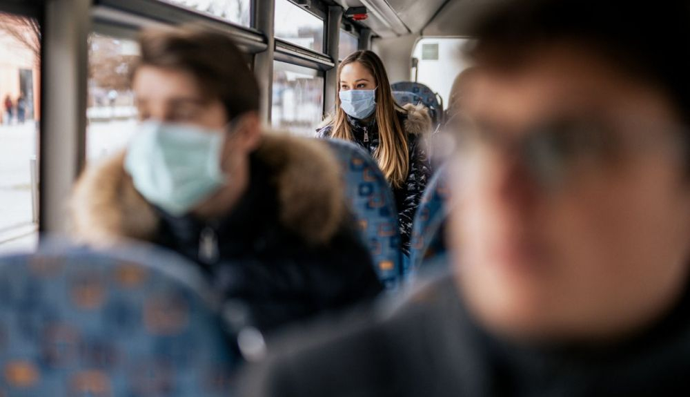 Una hipótesis sostiene que, debido al uso de mascarillas y las medidas de distanciamiento social, hemos estado menos expuestos a patógenos. Una hipótesis sostiene que, debido al uso de mascarillas y las medidas de distanciamiento social, hemos estado menos expuestos a patógenos.