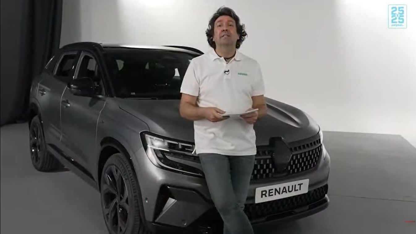 Raúl Roncero, nuestro Jefe de Pruebas, presentándonos una de las novedades de coches.