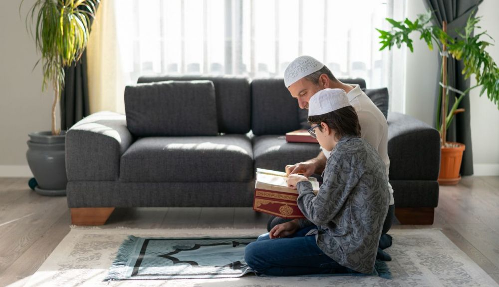 Lectura durante el Ramadán. Lectura durante el Ramadán.
