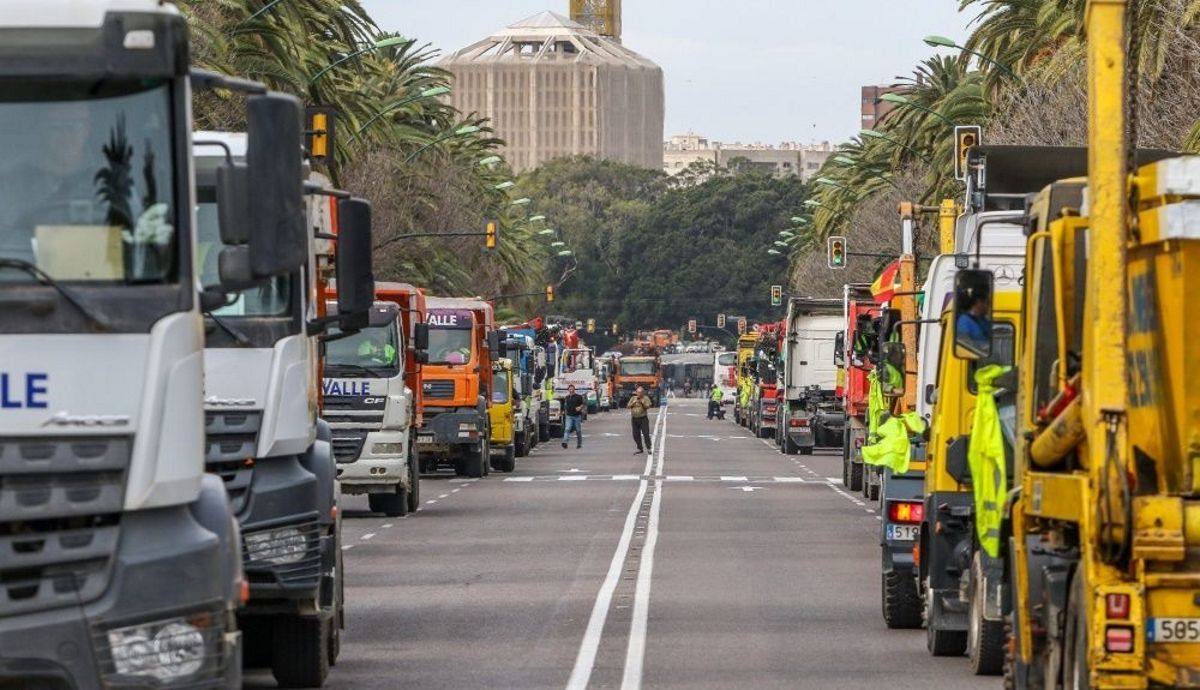 Los transportistas españoles anuncian huelga indefinida desde este domingo