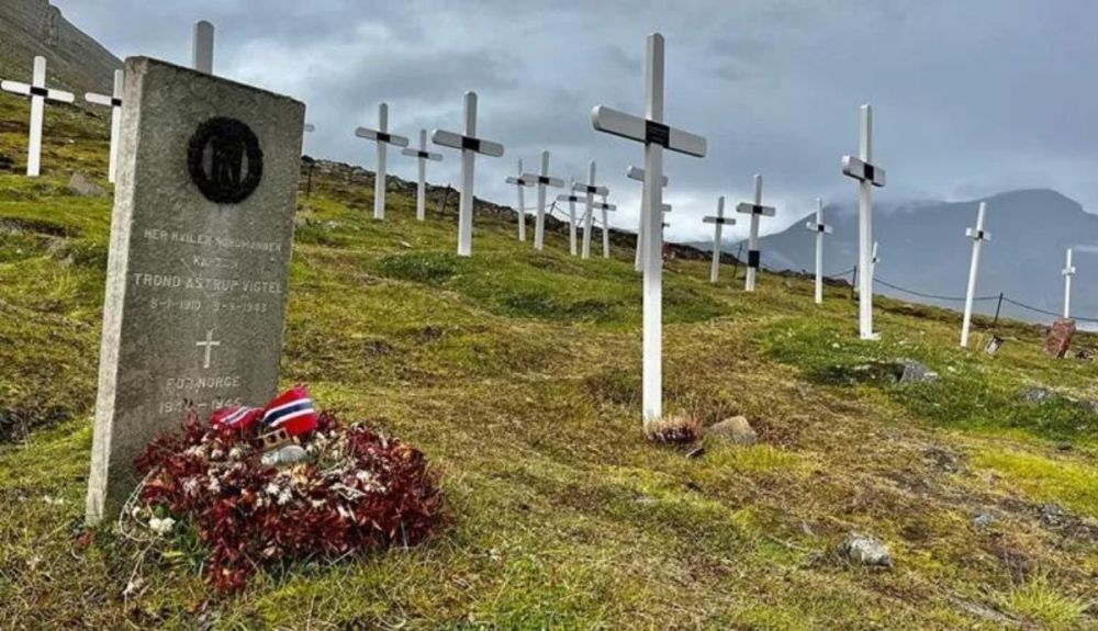 El cementerio de la iglesia de Longyearbyen estuvo a punto de desaparecer debido a un deslizamiento. El cementerio de la iglesia de Longyearbyen estuvo a punto de desaparecer debido a un deslizamiento.