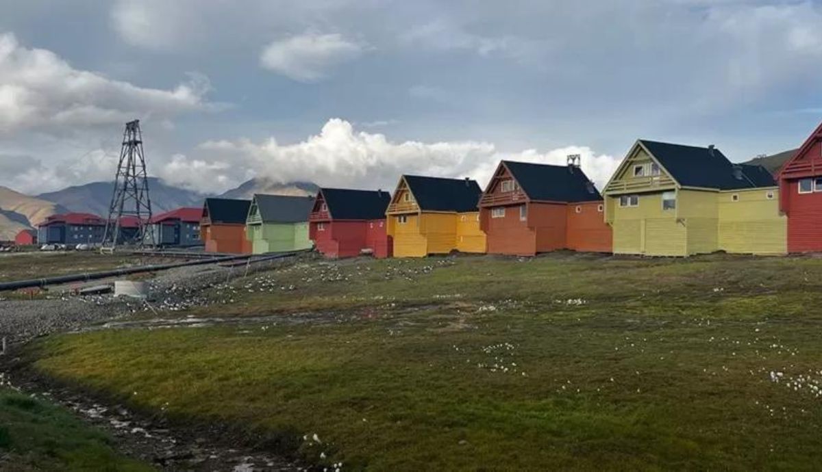 Coloridas casas del archipiélago de Svalbard, en Noruega.